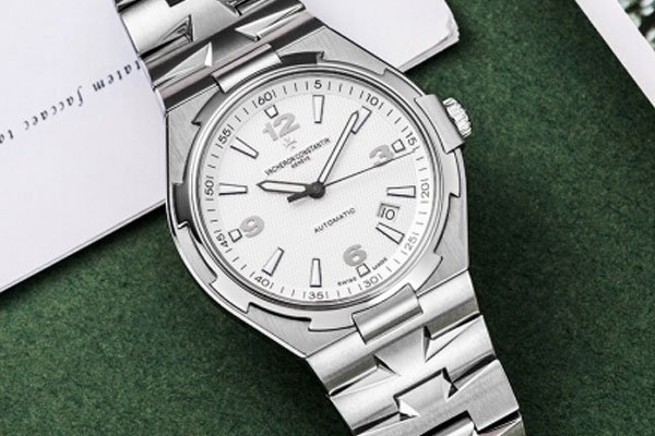 江诗丹顿47040白盘在手表回收网加价卖 钢表保价终能如愿了