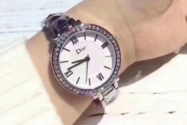 时尚档次的迪奥手表回收价能有半折吗？