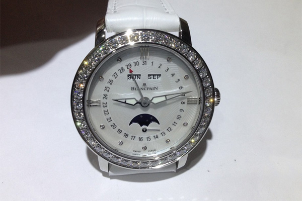 精钢镶钻的宝珀3663手表回收什么价