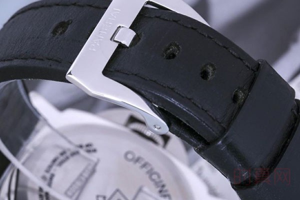 上图为沛纳海特别版腕表系列PAM00785名表表带