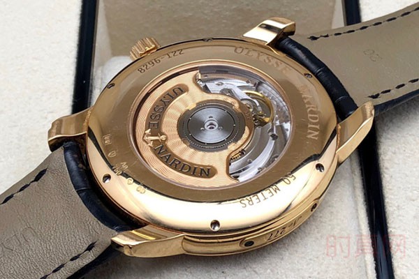 上图为奢侈品雅典表鎏金系列8296-122B-2/422手表机芯