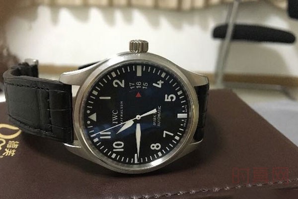 万国马克十七飞行员手表IW326501表盘