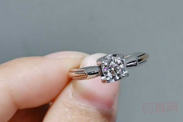二手奢侈品钻石戒指外观展示