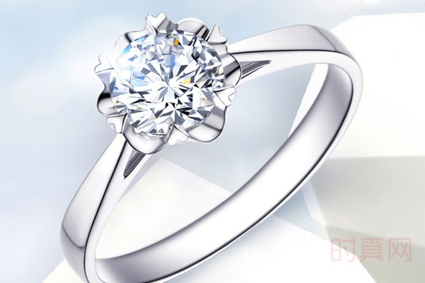 奢侈品周百福白18K金1克拉玫瑰之心钻石戒指