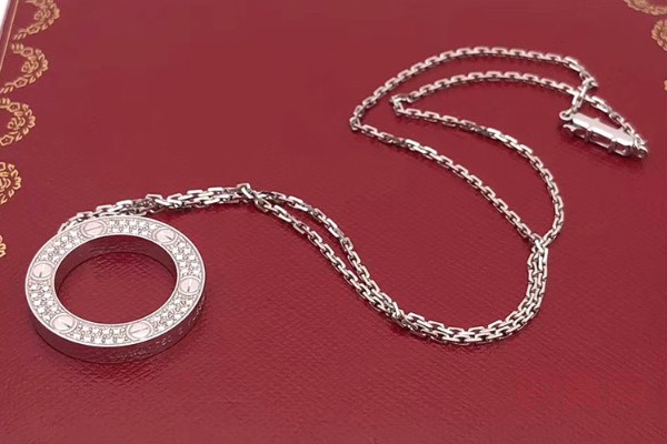 二手奢侈品卡地亚钻石项链外观展示