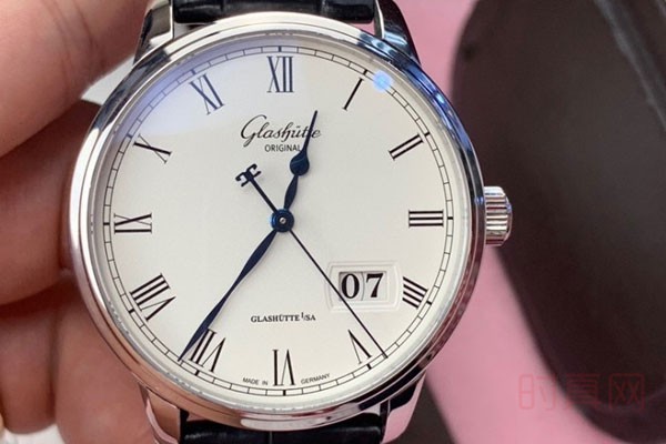 95新的格拉苏蒂手表回收价格是多少