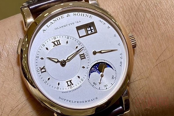 一般的旧手表回收价格多少谁说了算