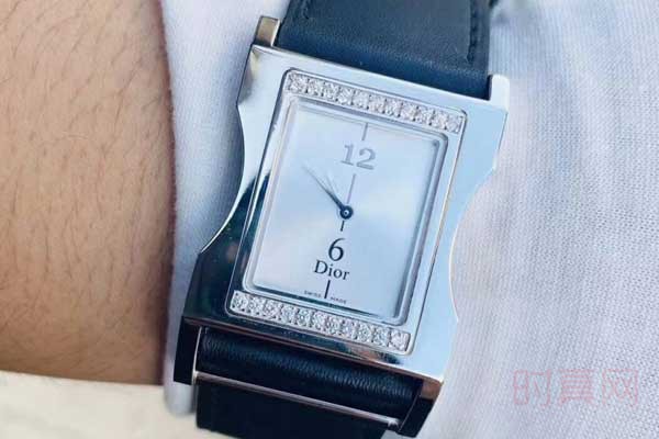 迪奥手表回收价格背后与年份有关？