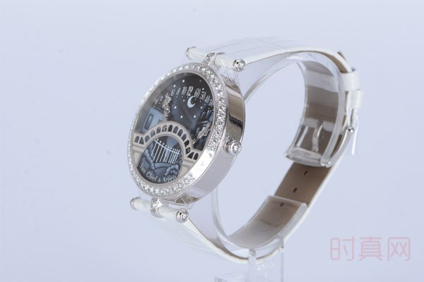 梵克雅宝手表回收公司是按时装表回收的吗