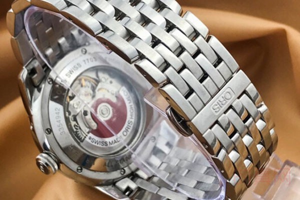 哪些因素决定豪利时手表回收多少钱