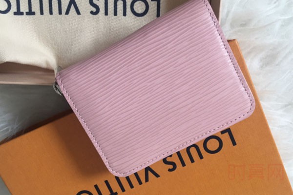 lv粉色水波纹钱包回收多少钱更合适